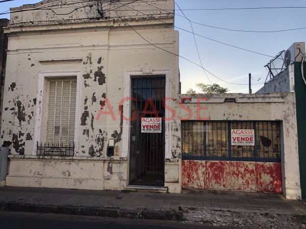 COURREGES 132. VENDO CASA ANTIGUA