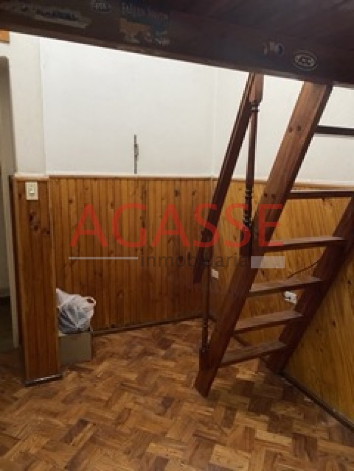 CALLE ROCAMORA. VENDO AMPLIA CASA DE  3 DORMITORIOS Y DEPENDENCIAS.