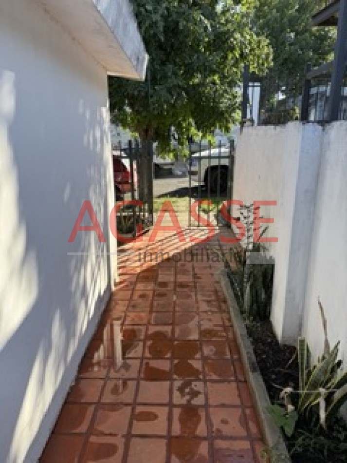 CALLE CASTAÑEDA . ALQUILO CASA DE 2 DORMITORIOS Y FONDO
