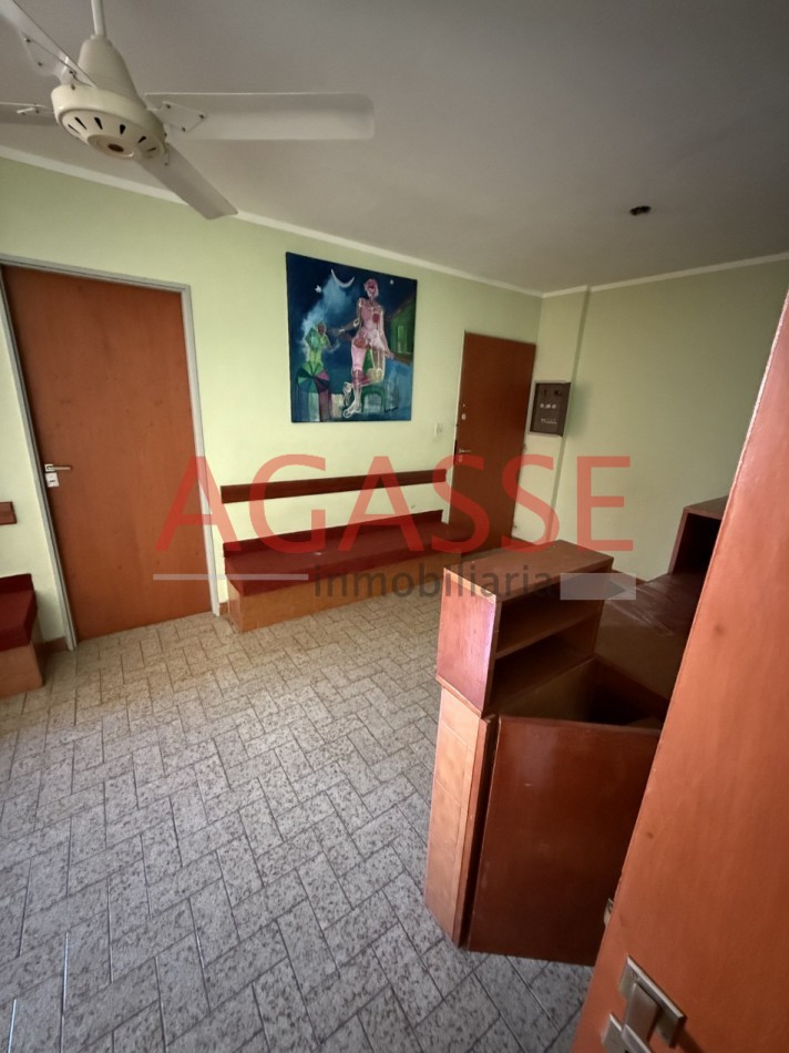 CALLE LIBERTAD. VENDO SEMIPISO APTO CONSULTORIOS.OFICINAS ETC.