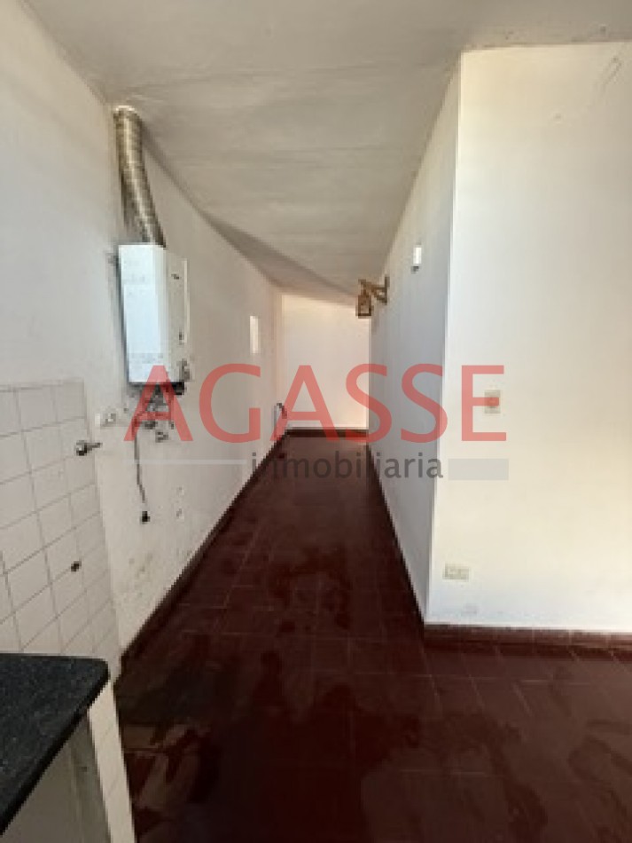 CALLE CASTAÑEDA . ALQUILO CASA DE 2 DORMITORIOS Y FONDO