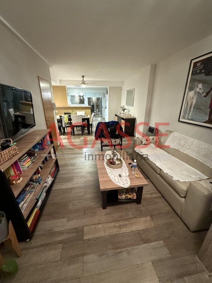 VENDO EXCELENTE DUPLEX 3 DORMITORIOS. PISCINA. 