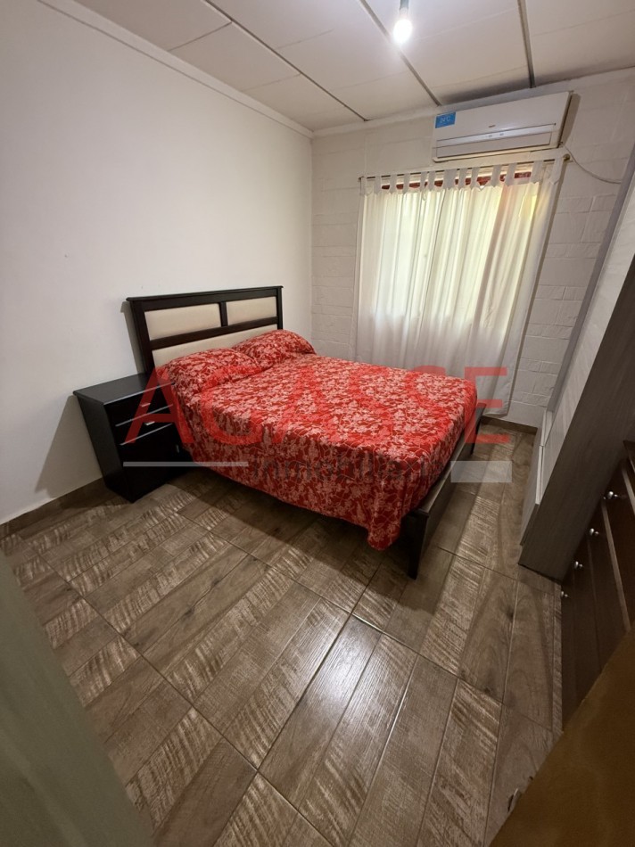 VENDO AMPLIA CASA CON LOCAL. CALLE VICE GOB. JOSE MARIA GARAYALDE