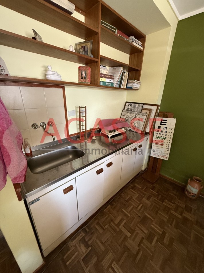 CALLE LIBERTAD. VENDO SEMIPISO APTO CONSULTORIOS.OFICINAS ETC.