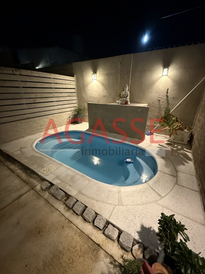 VENDO EXCELENTE DUPLEX 3 DORMITORIOS. PISCINA. 