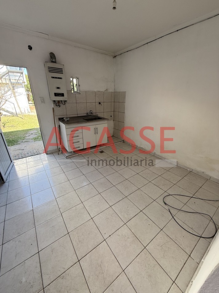 CALLE BELGRANO 640. ALQUILO CASA INTERNA 1 DORM